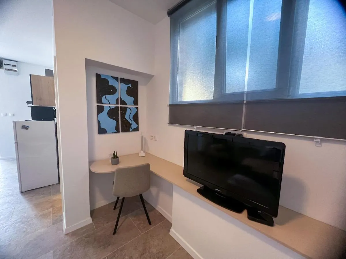 Blue Apartment Split 0*,
